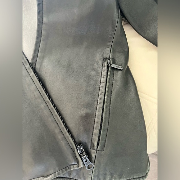LEATHER JACKET by GUESS! Women’s,  Vintage, Size Small, blk w/ silver lining - Picture 5 of 10
